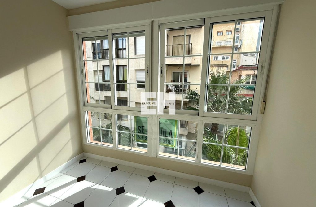 Herverkoop - Appartement - Torrevieja - Centro