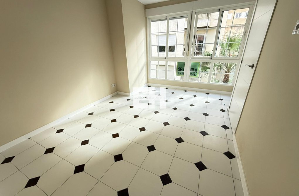 Herverkoop - Appartement - Torrevieja - Centro