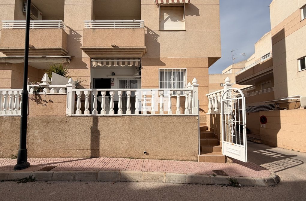 Herverkoop - Appartement - Torrevieja - Urb. Calas Blancas III