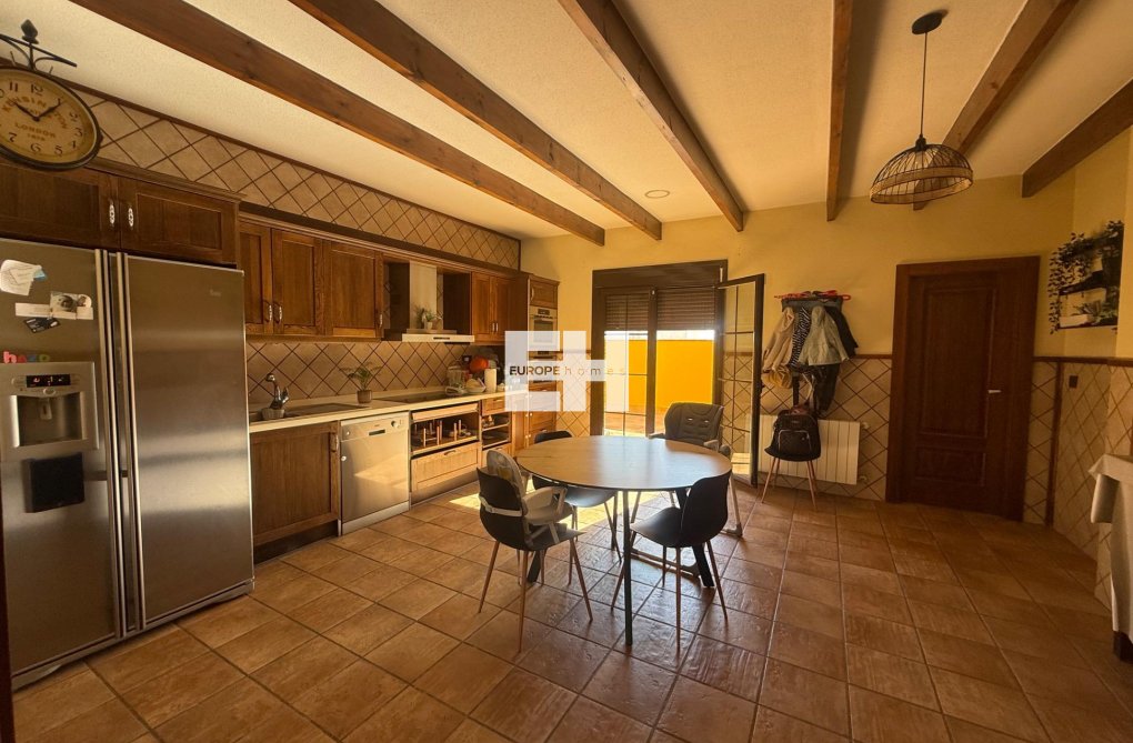 Herverkoop - town house - Avileses