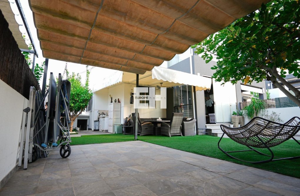 Herverkoop - town house - Torrevieja - Aguas Nuevas