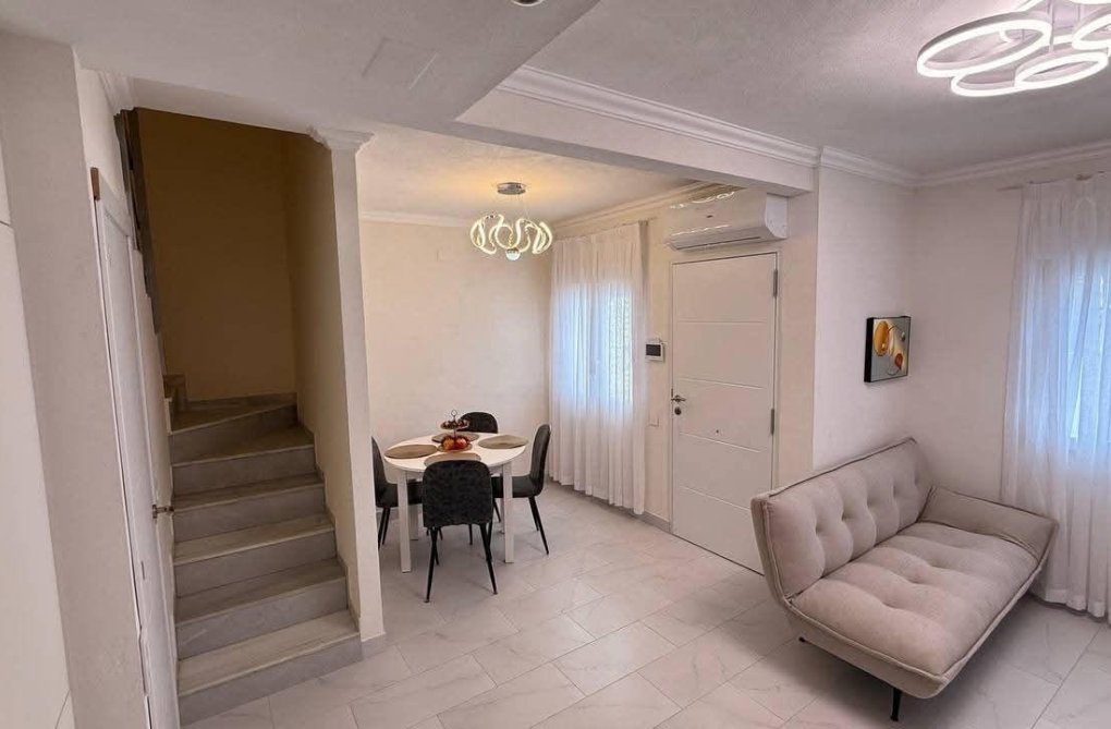 Herverkoop - town house - Torrevieja - Calas Blanca