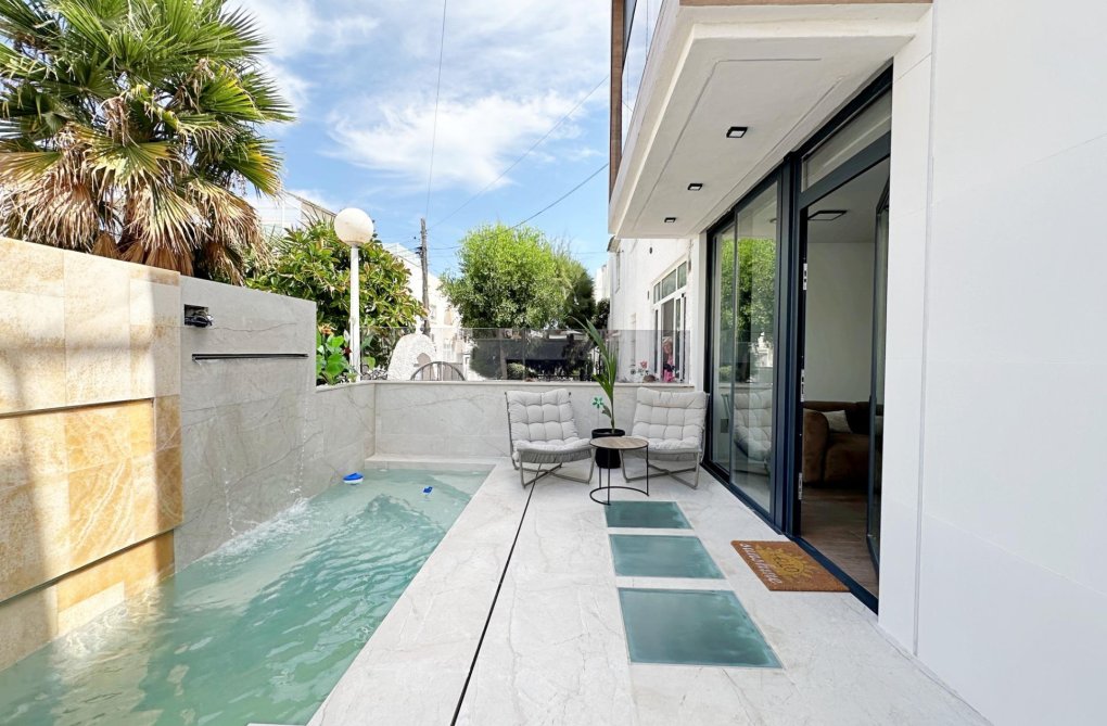 Herverkoop - town house - Torrevieja - Calas Blanca
