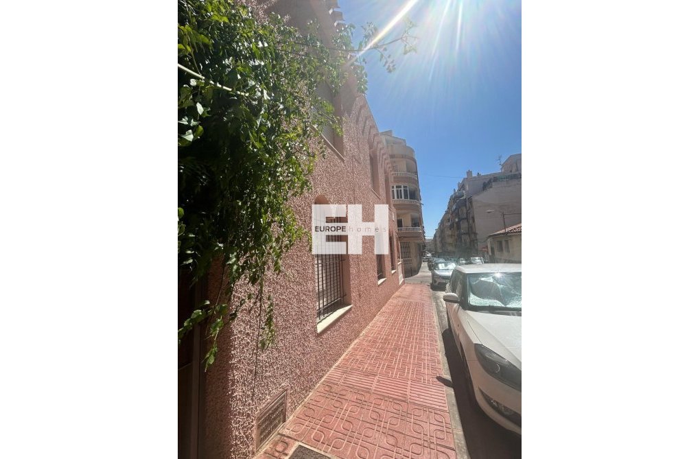 Herverkoop - town house - Torrevieja - Centro