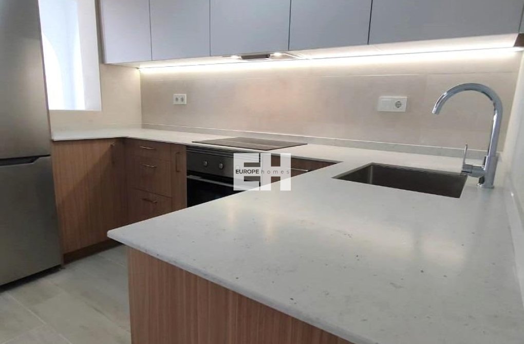 Herverkoop - town house - Torrevieja - Sector 25