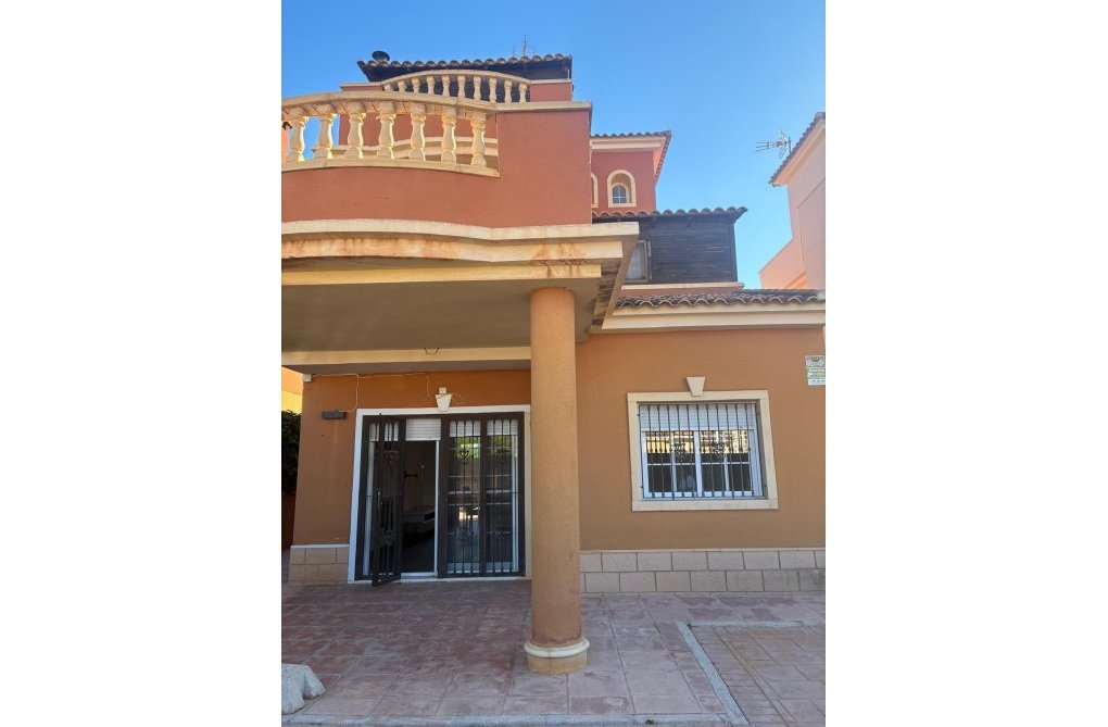 Herverkoop - villa - Almoradí - El Banet