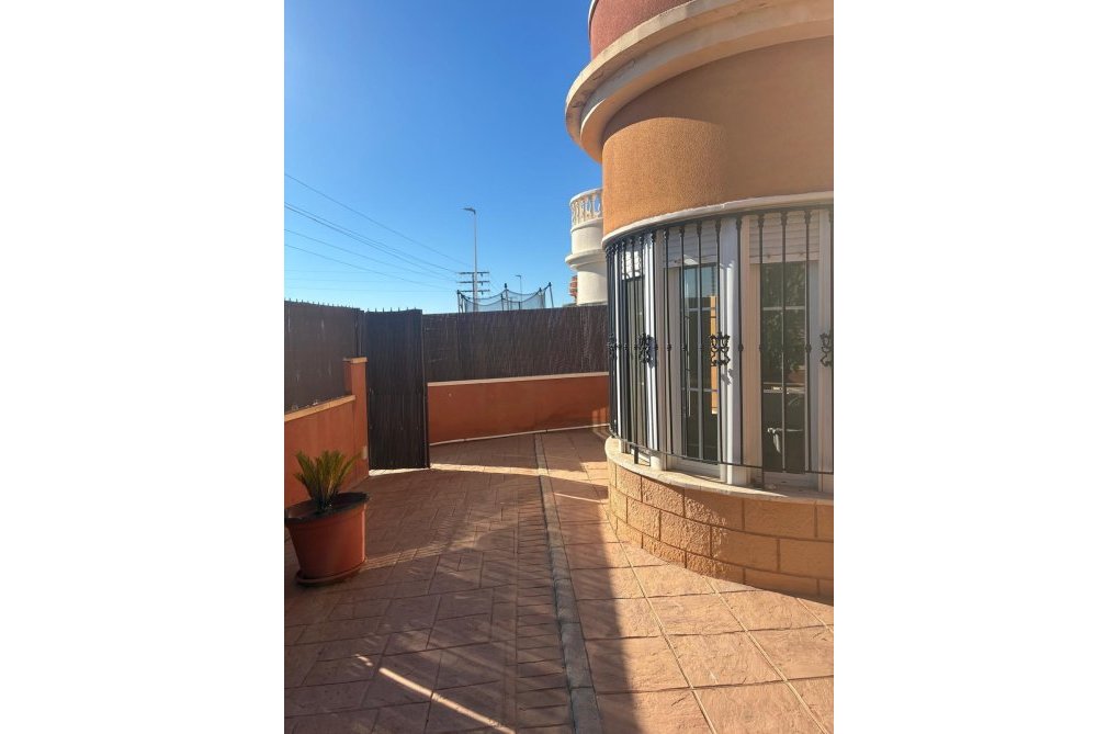 Herverkoop - villa - Almoradí - El Banet