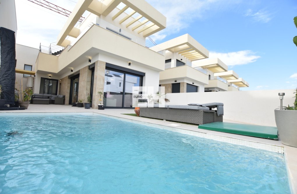 Herverkoop - villa - Los Montesinos - Costa Blanca