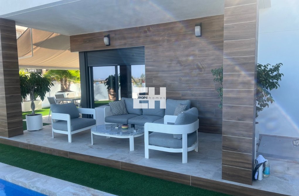 Herverkoop - villa - Los Montesinos - Costa Blanca