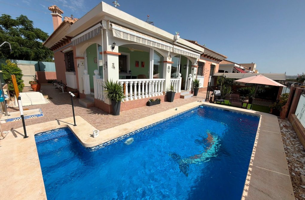 Herverkoop - villa - Los Montesinos - Costa Blanca