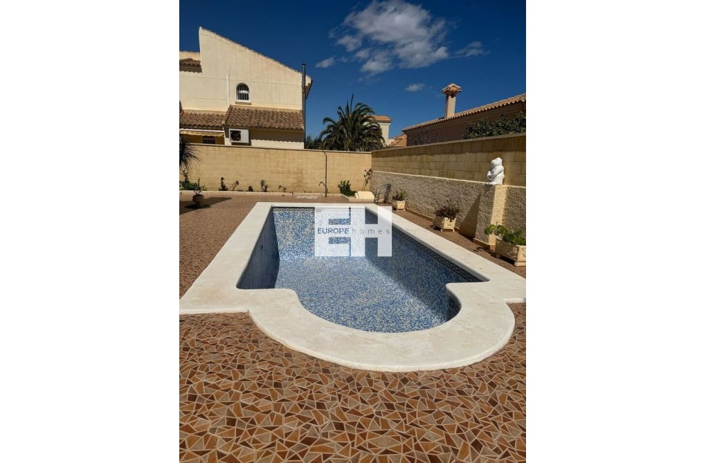 Herverkoop - villa - Playa Flamenca - Costa Blanca