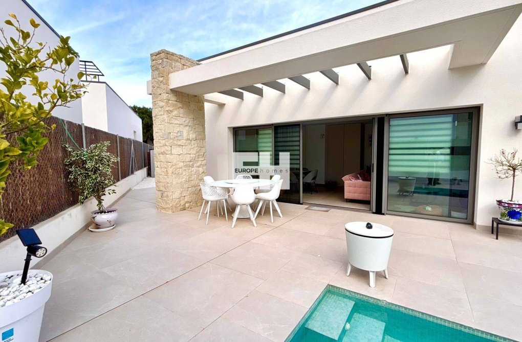 Herverkoop - villa - San Miguel de Salinas - Urbanizacion Blue Lagoon