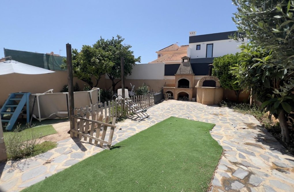 Herverkoop - villa - Torrevieja - Aguas Nuevas