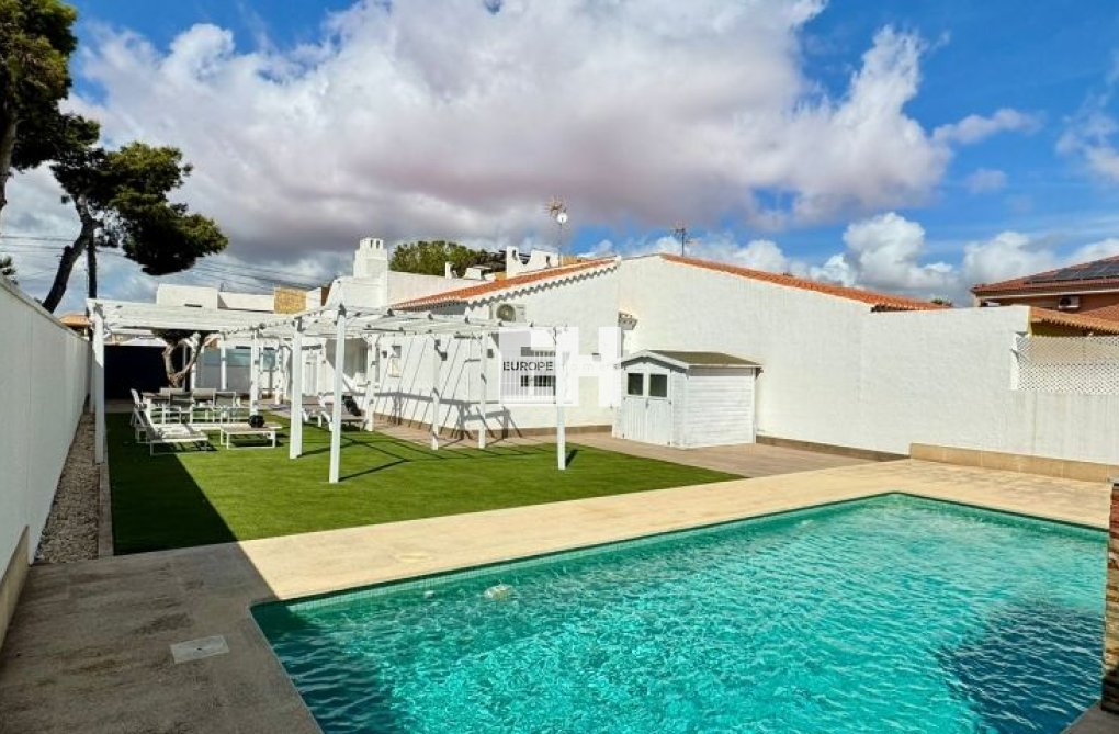 Herverkoop - villa - Torrevieja - Costa Blanca