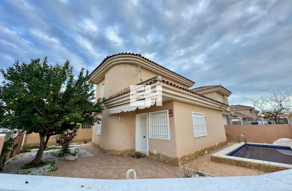 Herverkoop - villa - Torrevieja - Costa Blanca