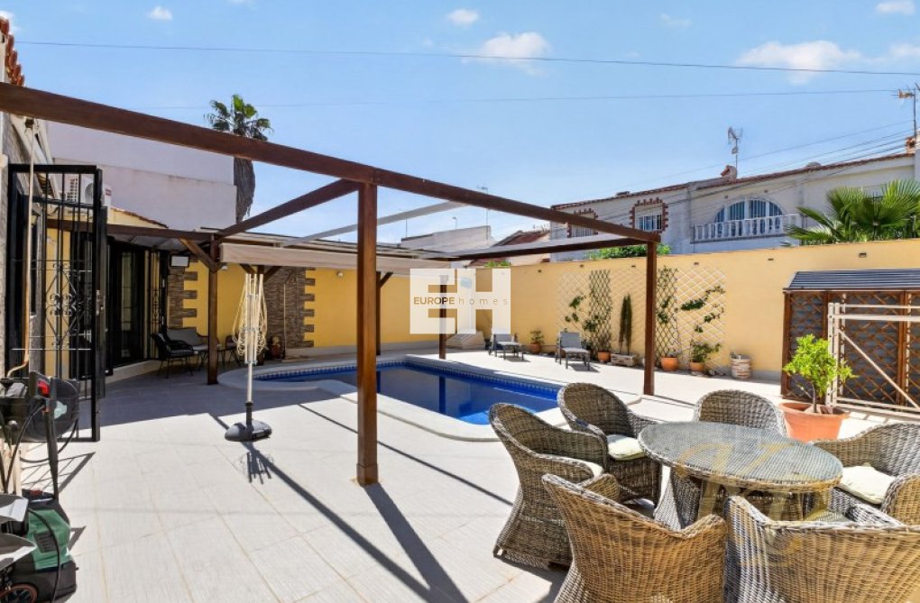Herverkoop - villa - Torrevieja - Costa Blanca