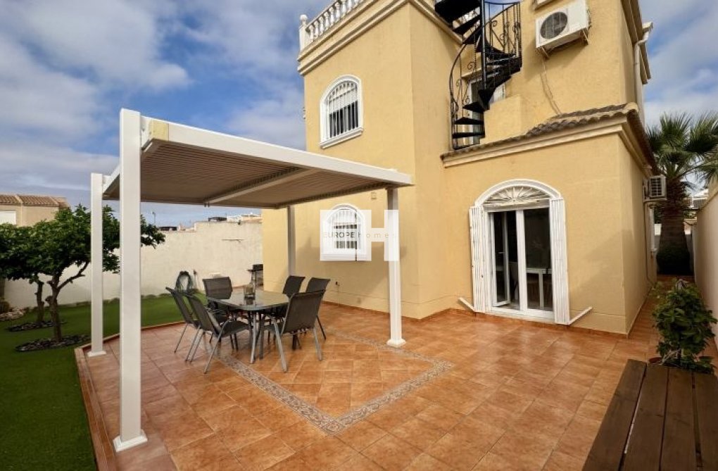 Herverkoop - villa - Torrevieja - Costa Blanca