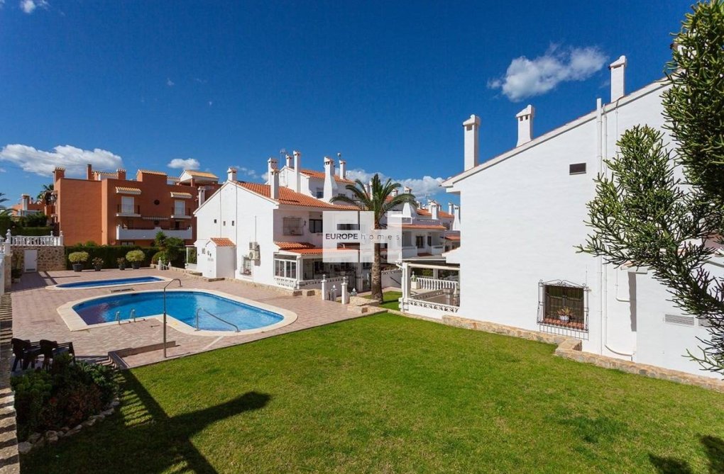 Herverkoop - villa - Torrevieja - La Mata