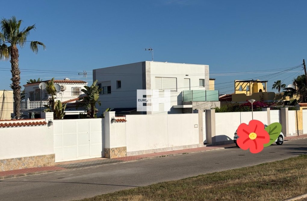 Herverkoop - villa - Torrevieja - La Siesta - El Salado - Torreta