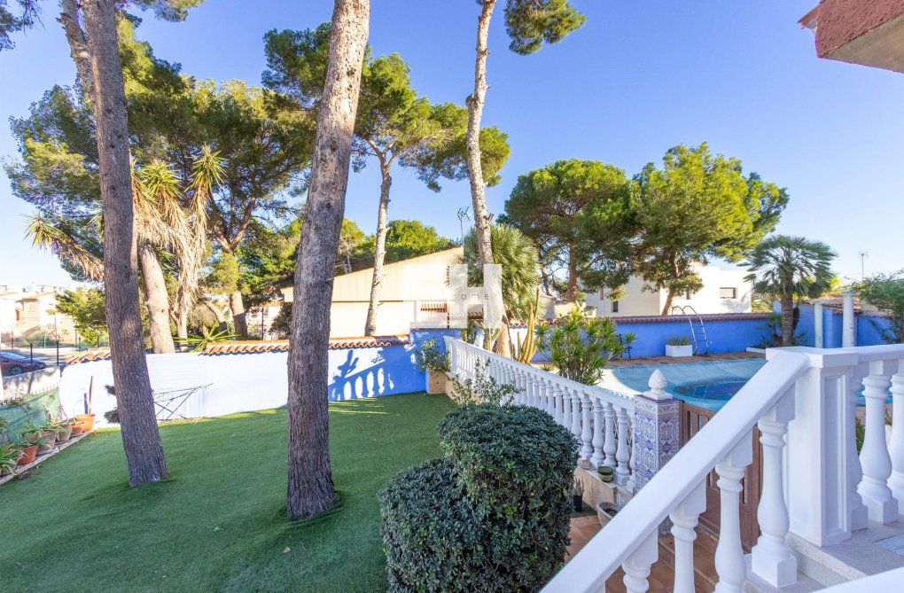 Herverkoop - villa - Torrevieja - Los Balcones 