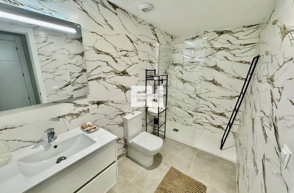 Resale - Apartment - Dehesa de Campoamor - Costa Blanca