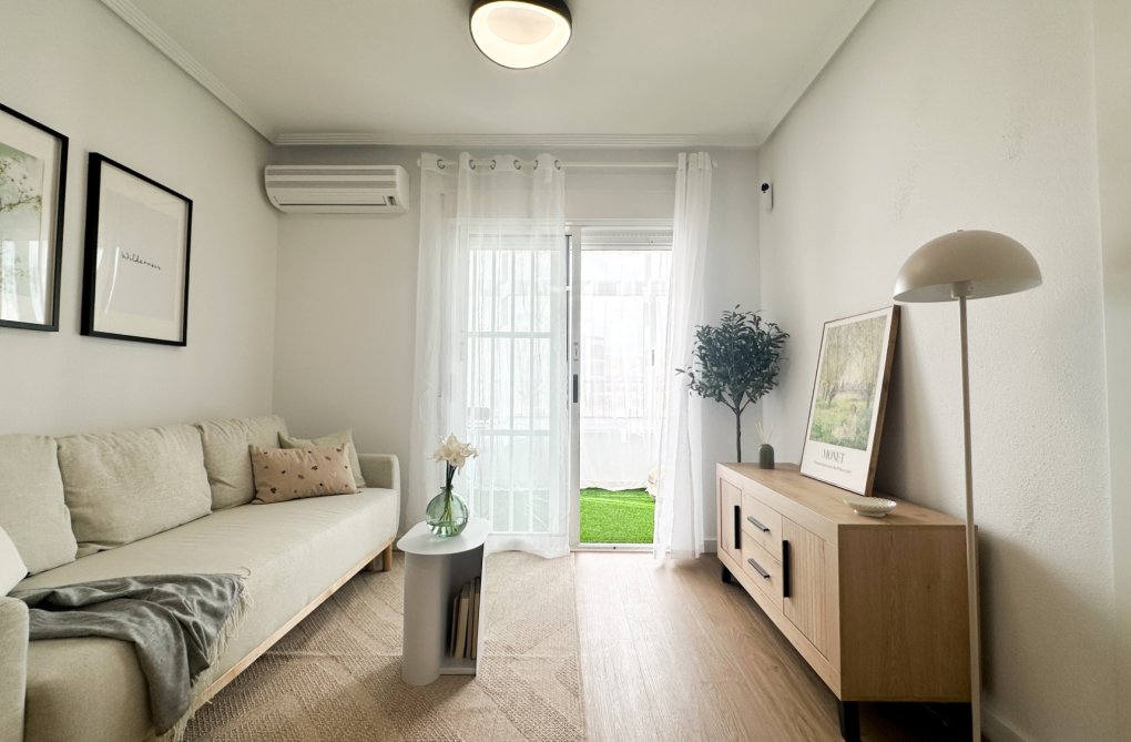 Resale - Apartment - Orihuela Costa - Costa Blanca