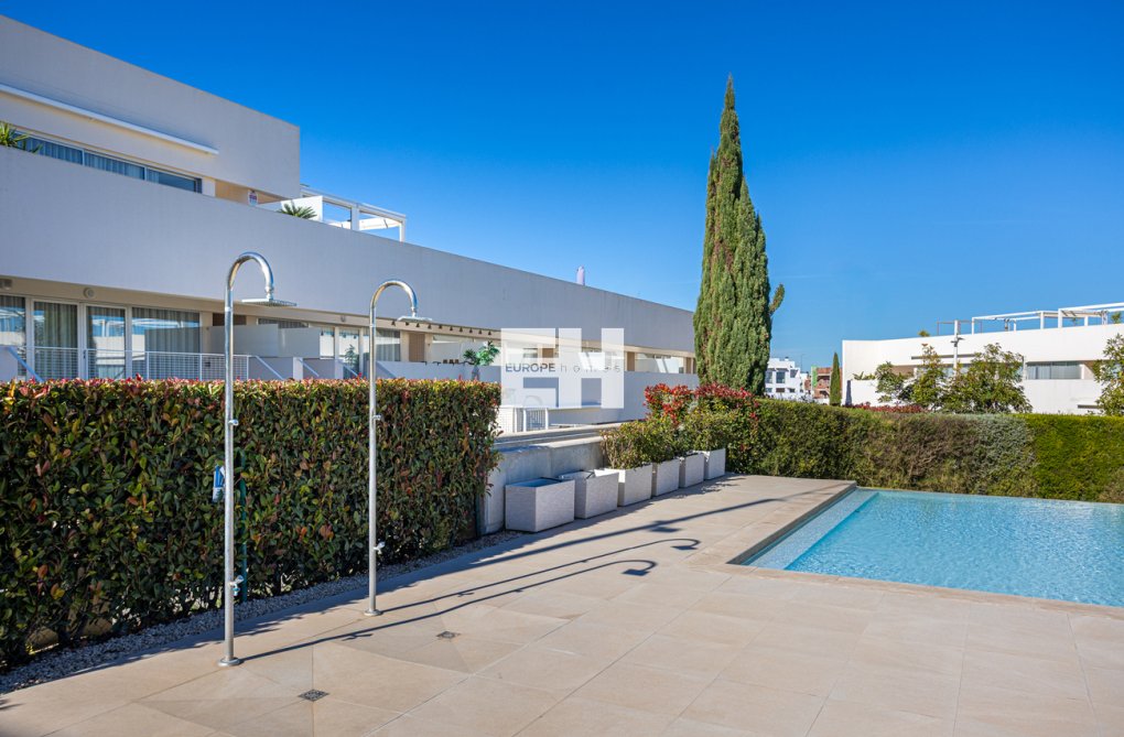 Resale - Apartment Penthouse - Torrevieja - Los Balcones 
