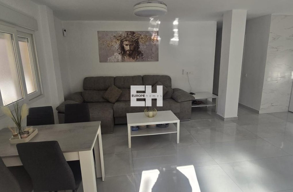 Resale - Apartment - Torrevieja - Acequion