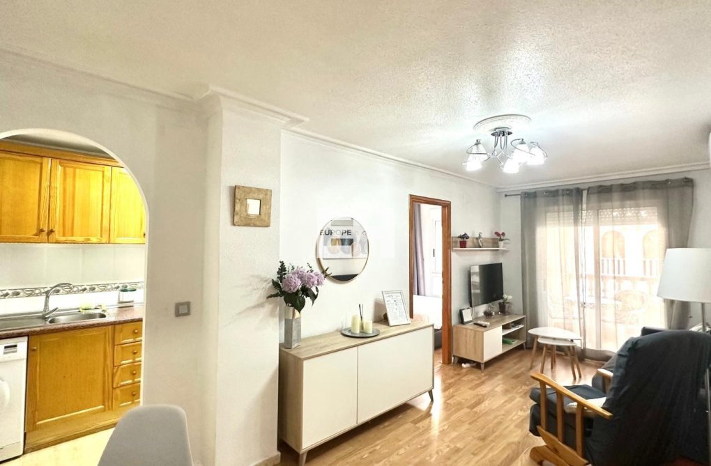 Resale - Apartment - Torrevieja - Acequion