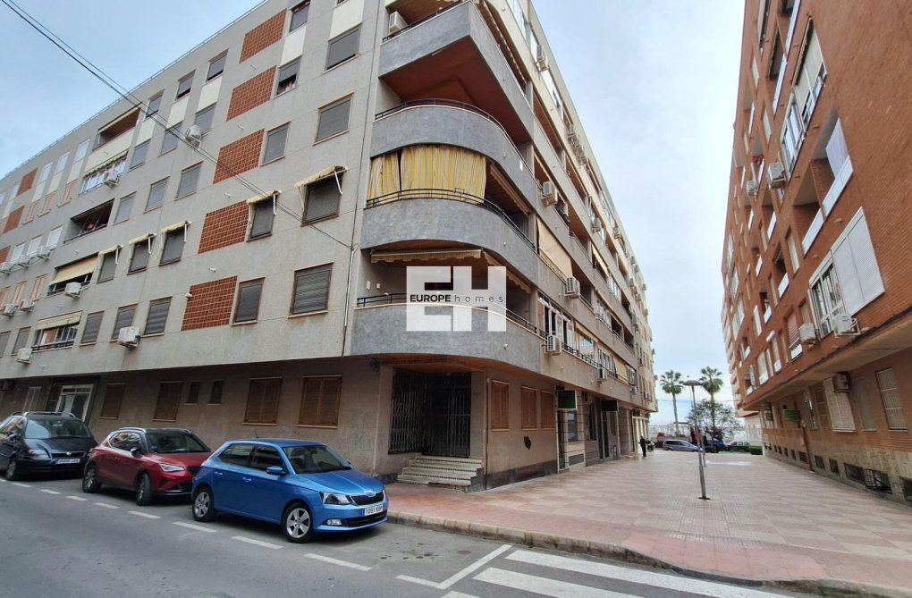 Resale - Apartment - Torrevieja - Acequion