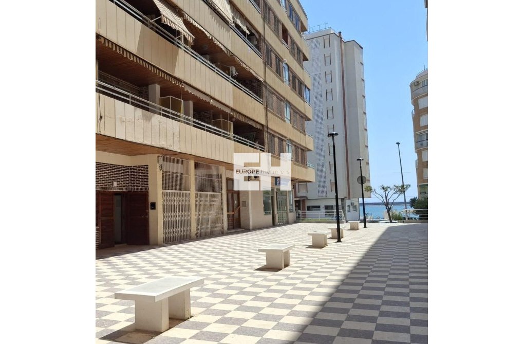 Resale - Apartment - Torrevieja - Acequion