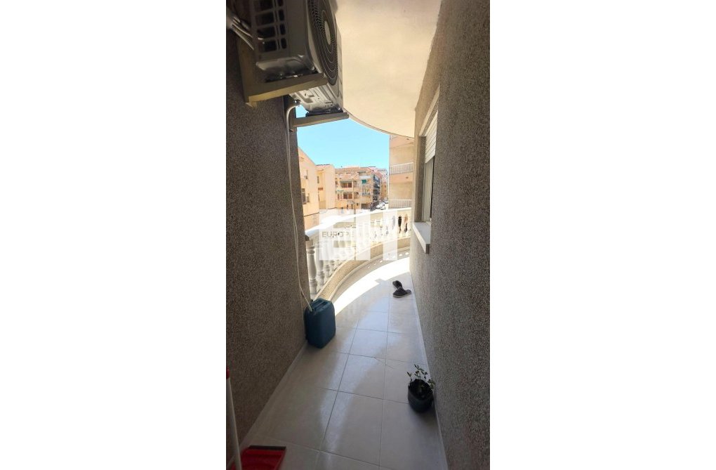 Resale - Apartment - Torrevieja - Acequion