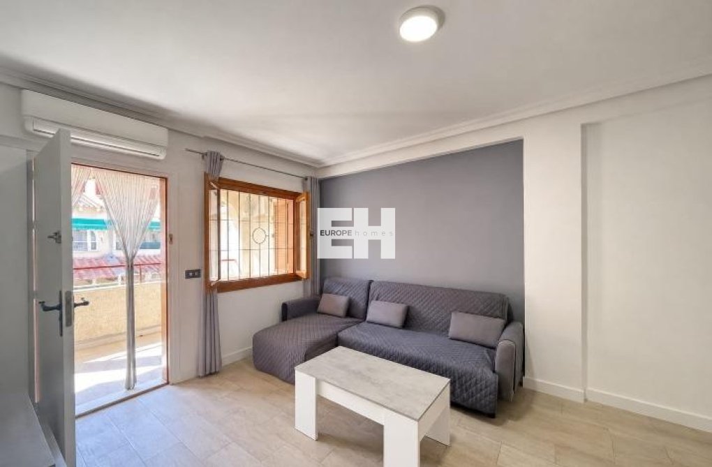 Resale - Apartment - Torrevieja - Acequion