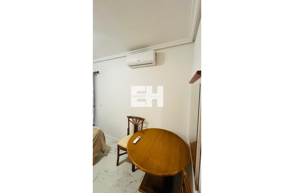 Resale - Apartment - Torrevieja - Acequion