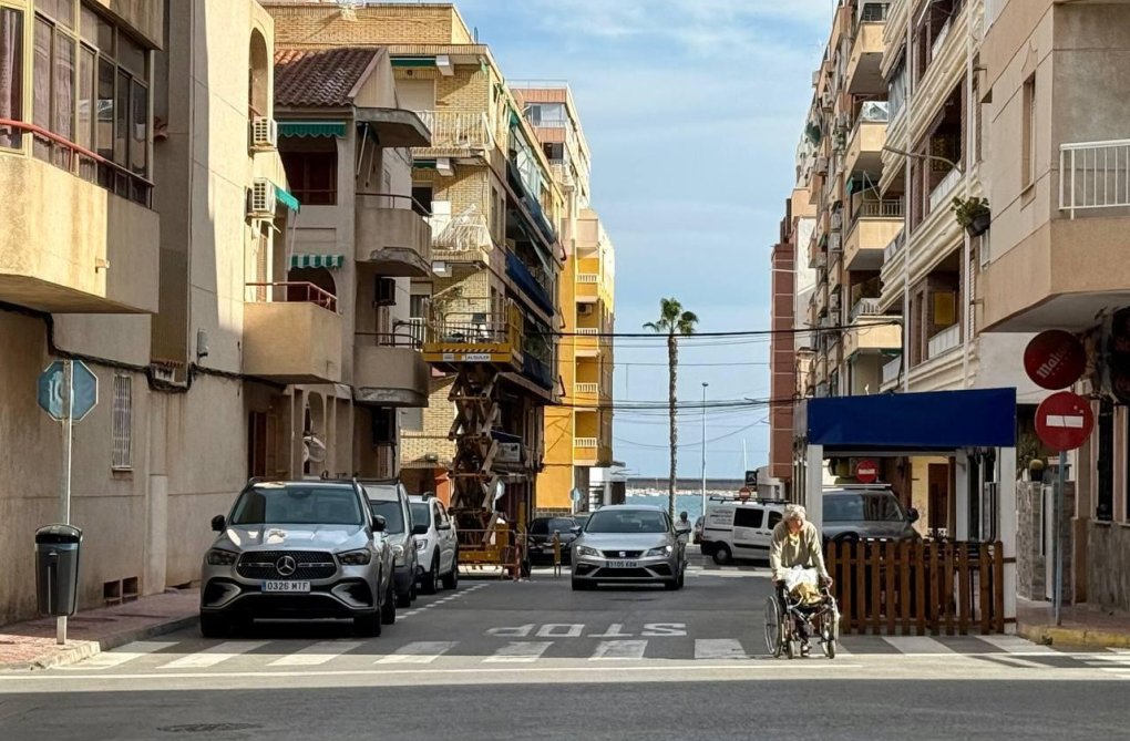 Resale - Apartment - Torrevieja - Acequion