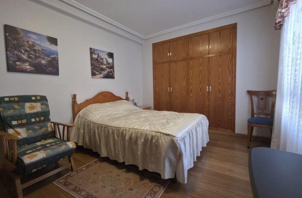 Resale - Apartment - Torrevieja - Acequion