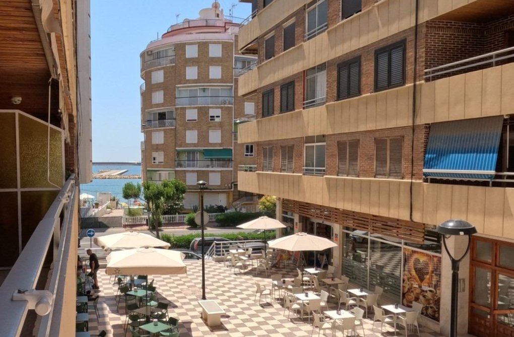 Resale - Apartment - Torrevieja - Acequion