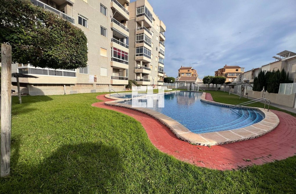 Resale - Apartment - Torrevieja - Aguas Nuevas