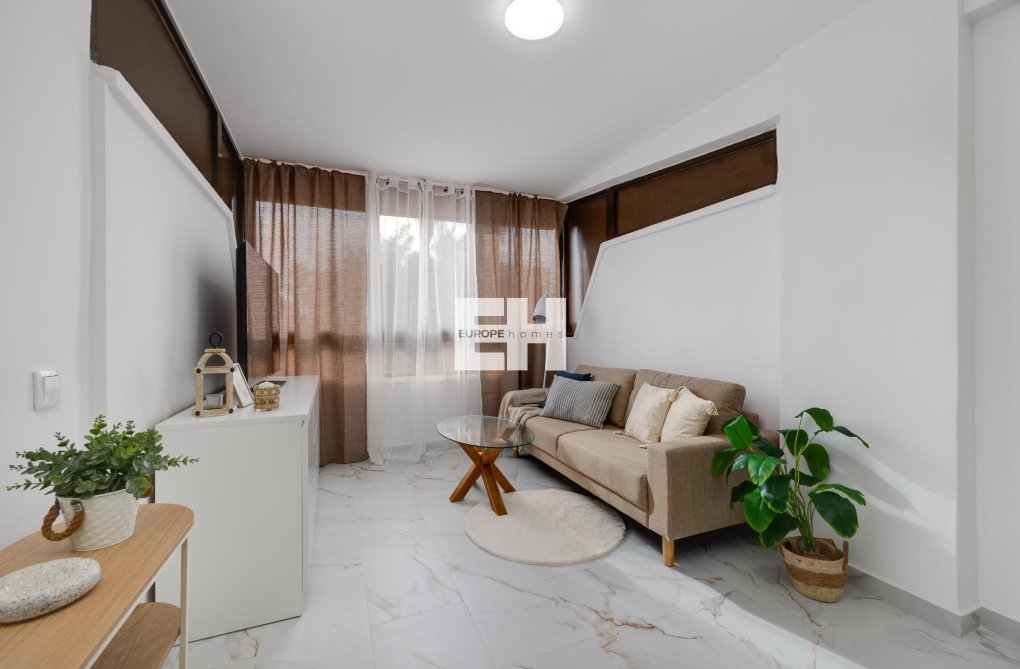 Resale - Apartment - Torrevieja - Cabo Cervera