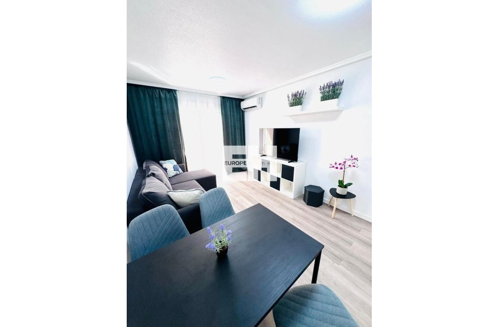 Resale - Apartment - Torrevieja - Centro - Muelle Pesquero