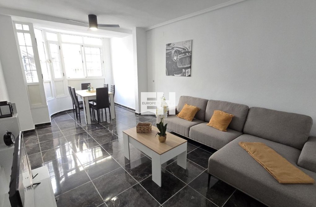 Resale - Apartment - Torrevieja - Centro - Muelle Pesquero