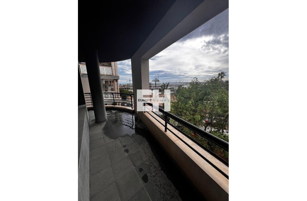 Resale - Apartment - Torrevieja - Centro - Muelle Pesquero