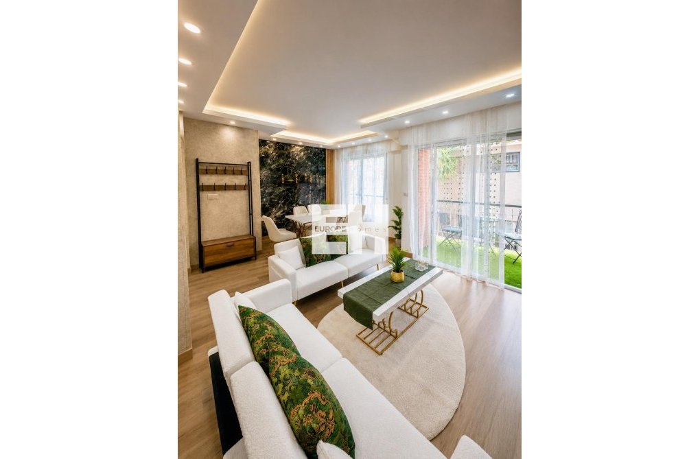 Resale - Apartment - Torrevieja - Centro - Muelle Pesquero