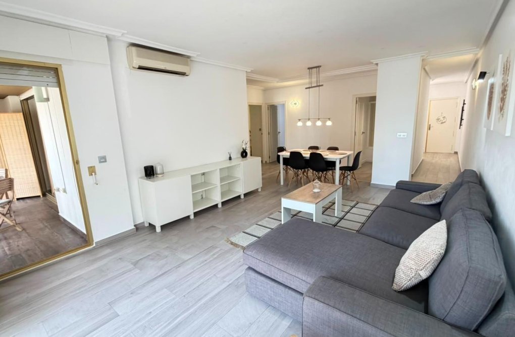 Resale - Apartment - Torrevieja - Centro - Muelle Pesquero