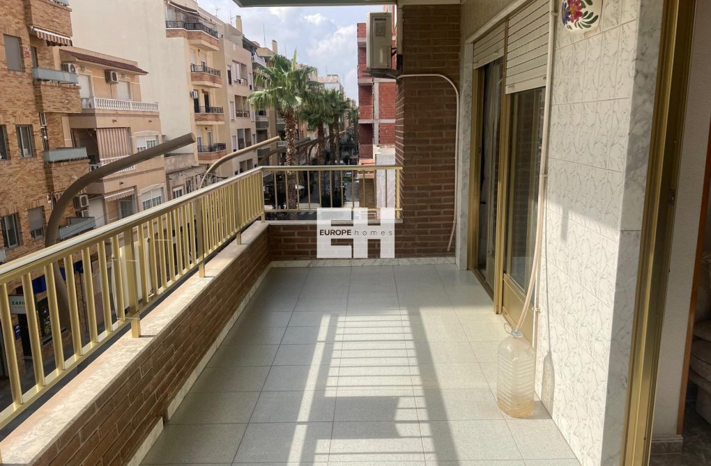 Resale - Apartment - Torrevieja - Centro