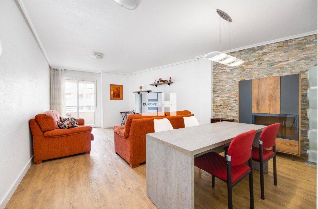 Resale - Apartment - Torrevieja - Centro