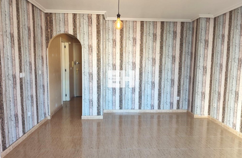 Resale - Apartment - Torrevieja - Centro