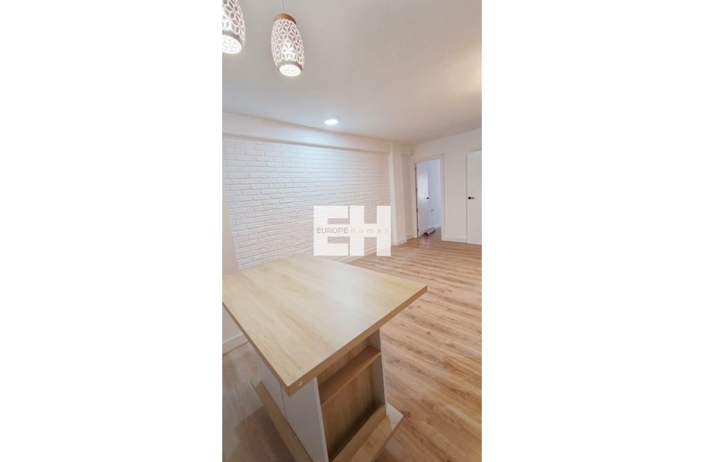Resale - Apartment - Torrevieja - Centro