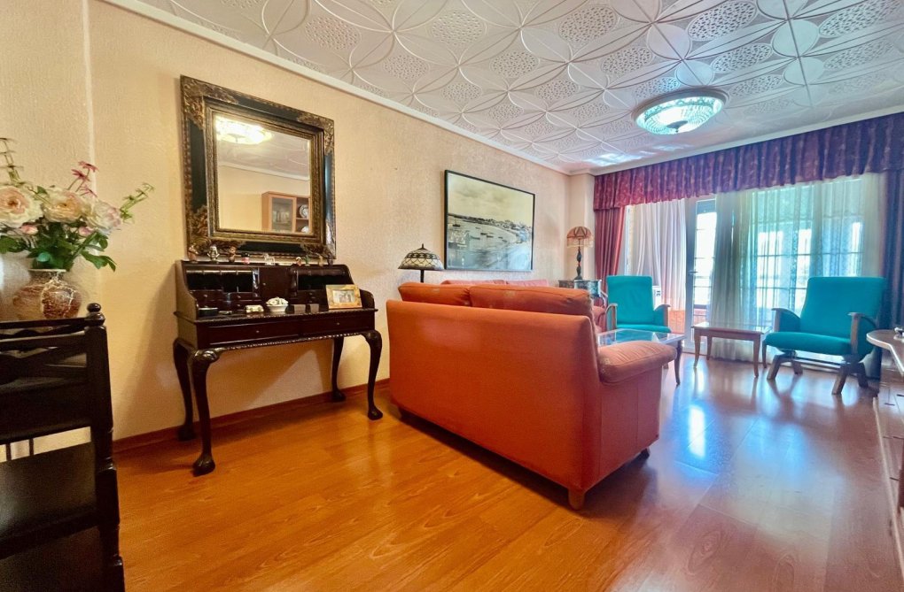 Resale - Apartment - Torrevieja - Centro