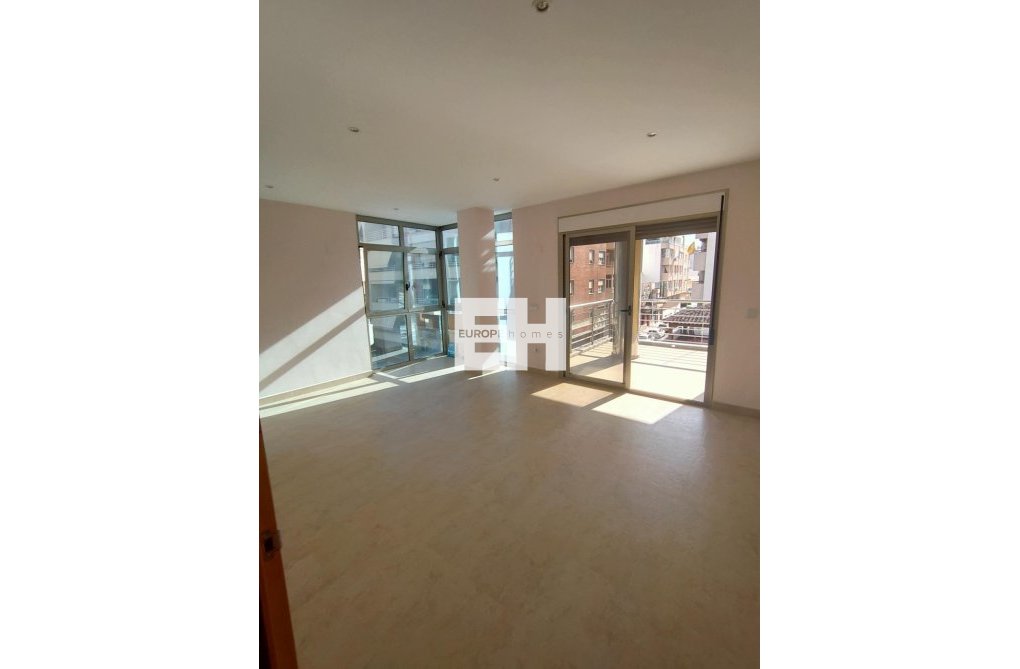 Resale - Apartment - Torrevieja - Estacion De Autobuses